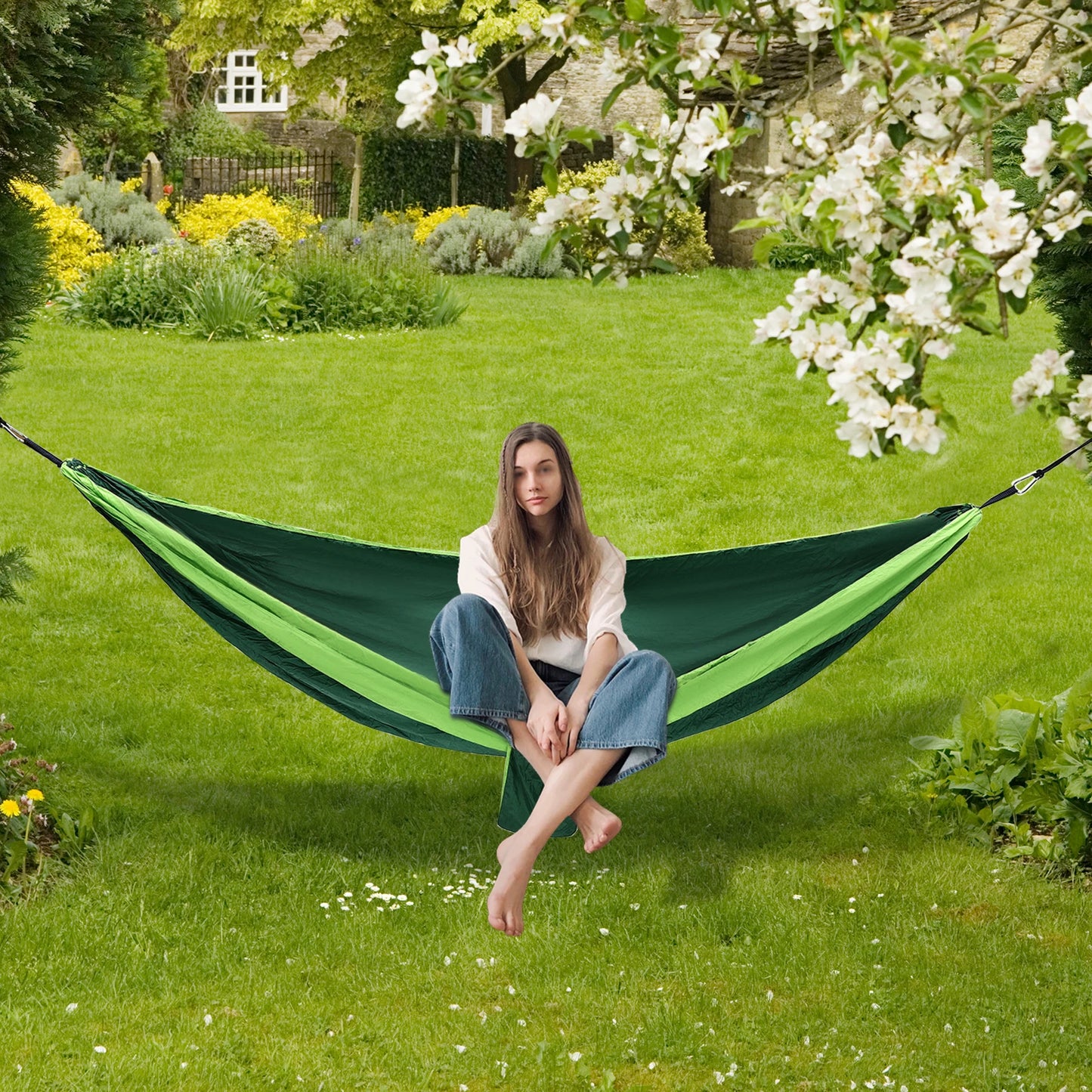 Portable Camping Hammock 270 * 140cm, Load-bearing 300KG, Easy Setup Outdoor Parachute Hammock with Storage Bag for Travel BBQ