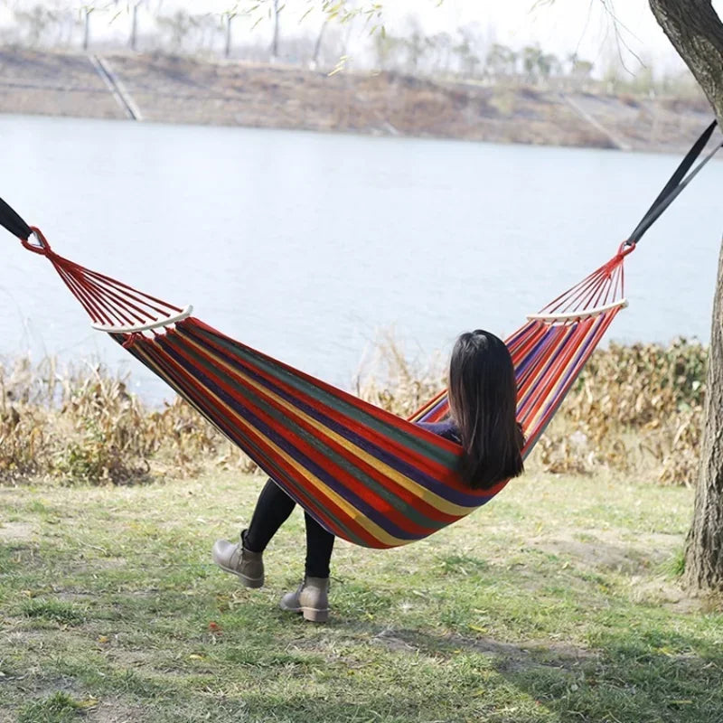 Outdoor anti roll canvas hammocks, curved wooden sticks, duckbill hammocks, swing hammocks, double person thickened hammocks